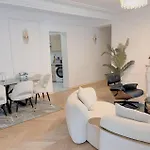 Appartement de luxe juste à côté des Champs-Élysées