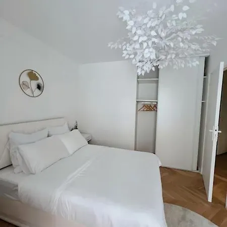 De Luxe Juste A Cote Des Champs-elysees Appartamento Parigi