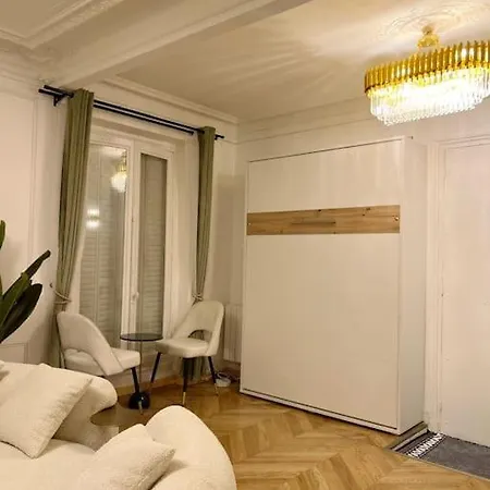 De Luxe Juste A Cote Des Champs-elysees Appartamento Parigi