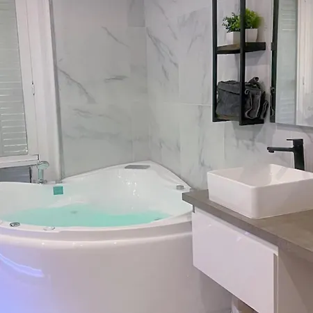 Apartment De Luxe Juste A Cote Des Champs-elysees