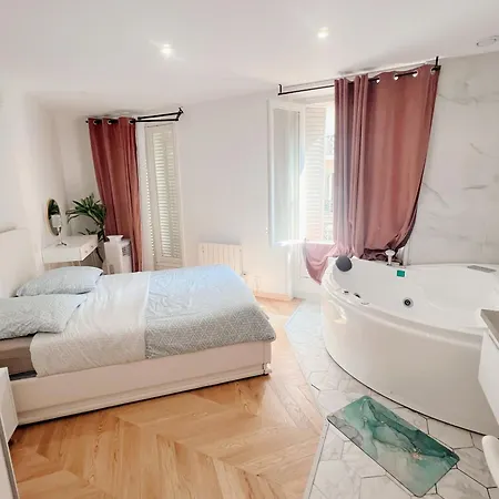 De Luxe Juste A Cote Des Champs-elysees Appartamento
